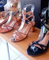 Sandália cor nude com tiras para amarrar tamanho 36 Sandália cor nude com tiras para amarrar tamanho 36