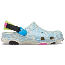 Sandália crocs classic all terrian topografic bone/multi