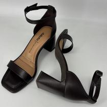 Sandália Dakota Salto Grosso Quadrado Marrom Ristretto Elegante Sandália Dakota Salto Grosso Quadrado Marrom Ristretto Elegante