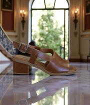 Sandália Dallas 100% couro castor salto