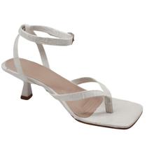 Sandália De Dedo com Salto Fino Baixo em Croco 5412 Flor da Pele