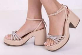 Sandália de salto alto de plataforma cor Nude com detalhes de brilho Sandália de salto alto de plataforma cor Nude com detalhes de brilho