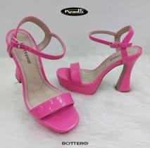 Sandália de salto alto Pink com formas geométricas Sandália de salto alto Pink com formas geométricas