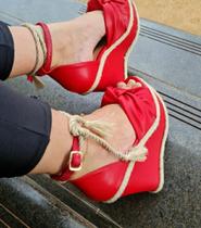 Sandália de salto Anabela/meia pata na cor vermelho com detalhes em corda