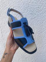Sandália em Couro Jgean Preto com Azul