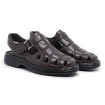 Sandália em Couro Krn Shoes Leve com Detalhes e Fivela e Sola Reta Confortável