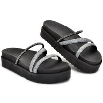 Sandália Feminina com Tiras de Glitter e Fechamento Calce Fácil Elevando o Estilo Casual Preto