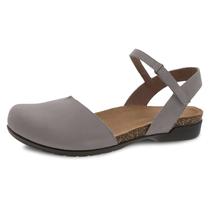 Sandália Feminina Dansko Rowan com Palmilha de Espuma Viscoelástica, Cortiça e Cor Taupe Tamanho EUA 7,5-8 Sandália Feminina Dansko Rowan com Palmilha de Espuma Viscoelástica, Cortiça e Cor Taupe Tamanho EUA 7,5-8