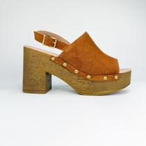 Sandália feminina em camurça caramelo 2060