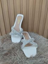 Sandália Feminina Feita Em Material SINTÉTICO Na Cor Branca Com Strass