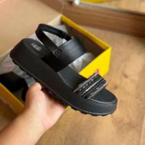 Sandália Feminina Moleca Tratorada Tiras Grossas Brilho Intenso Sandália Feminina Moleca Tratorada Tiras Grossas Brilho Intenso