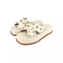 Sandália Feminina Papete com Tiras Cruzadas e Enfeite Esferas Metalicas Tamanco Flatform Feminino Chinelo Flat Feminino Sandália Feminina Papete com Tiras Cruzadas e Enfeite Esferas Metalicas Tamanco Flatform Feminino Chinelo Flat Feminino