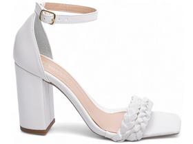 Sandália Feminina Salto Alto Cor Branco com Fivela de Ajuste Sandália Feminina Salto Alto Cor Branco com Fivela de Ajuste
