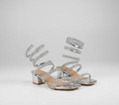 Sandália feminina salto bloco baixo espiral strass prata dourada Sandália feminina salto bloco baixo espiral strass prata dourada