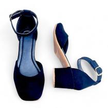 Sandália Feminina Salto Bloco Fechada com Fivela Estilo Sapato Feminino Salto Grosso Conforto e Elegância Sandália Feminina Salto Bloco Fechada com Fivela Estilo Sapato Feminino Salto Grosso Conforto e Elegância