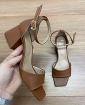 Sandália Feminina Salto Bloco Médio Bico Quadrado Tira Fivela Elegante Confortável Casual Moda Sandália Feminina Salto Bloco Médio Bico Quadrado Tira Fivela Elegante Confortável Casual Moda