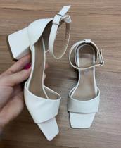 Sandália Feminina Salto Bloco Médio Bico Quadrado Tira Fivela Elegante Confortável Casual Moda