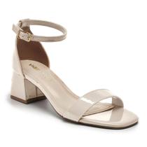 Sandália Feminina Via Marte Salto baixo grosso, calcanhar fechado.