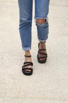 Sandália flat papete trançada preta Sandália flat papete trançada preta