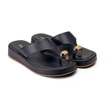Sandália flat tais vieira com detalhe em dourado super tendência leve e versátil. Sandália flat tais vieira com detalhe em dourado super tendência leve e versátil.