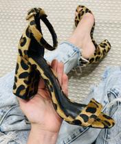 Sandália Gisele Salto grosso Onça Rafaela Salomão Sandália Gisele Salto grosso Onça Rafaela Salomão