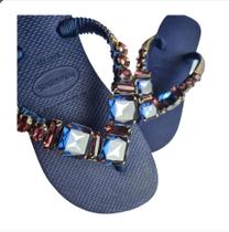 Sandália Havaianas Customizada com Pedras Quadradas Bilhante Sandália Havaianas Customizada com Pedras Quadradas Bilhante