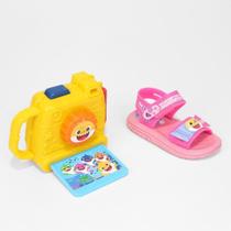 Sandália Infantil Grendene Kids Baby Shark Brincando de Fotógrafo Menina