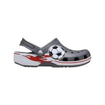 Sandália infantil masculina clog.crocs soccer band clog 211605
