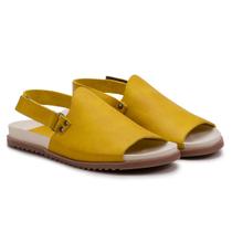 Sandalia Kate Amarelo com tiras autocolantes e Sola Redonda Marrom: Conforto e Estilo em Cada Passo