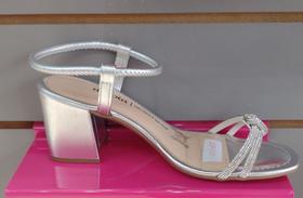 Sandália linda prata com strass