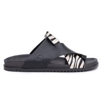 Sandália Mary Trançada com Suporte para Dedão Couro Preto e Pele de Zebra Sandália Mary Trançada com Suporte para Dedão Couro Preto e Pele de Zebra