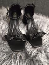 Sandalia Milli com Salto e laço