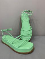 Sandália papete plataforma de tiras, feminina na cor verde marca Deon Sandália papete plataforma de tiras, feminina na cor verde marca Deon