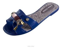 Sandália Rasteira Feminina com Enfeite Miss Miss