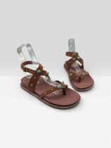 Sandália Rasteira Feminina Com Tiras E Tachas Camurca Marrom Sandália Rasteira Feminina Com Tiras E Tachas Camurca Marrom