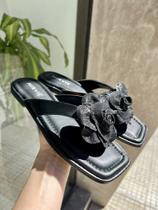 Sandália rasteira preta rosa brilho Sandália rasteira preta rosa brilho