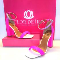 Sandália salto grosso colorido