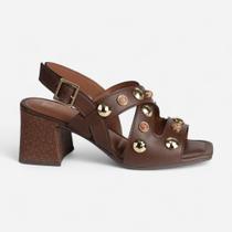Sandália Tanara Salto Bloco Com Pedras E Detalhes Metalizados Marrom