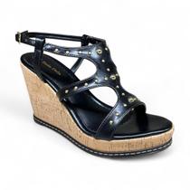 Sandalia Toda Dela A166 Anabela Cortica Tacha de Salto Fechado com Tira Leve e Confortável Feminino Sandalia Toda Dela A166 Anabela Cortica Tacha de Salto Fechado com Tira Leve e Confortável Feminino
