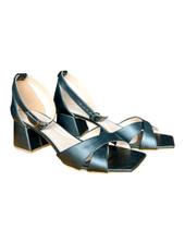 Sandália Traseiro Fechado 2050 Salto Médio / Baixo 6 cm - Do 33 ao 44 - Numeração Especial Sandália Traseiro Fechado 2050 Salto Médio / Baixo 6 cm - Do 33 ao 44 - Numeração Especial