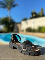 Sandália tratorada blogueira tiras cruzadas feminina