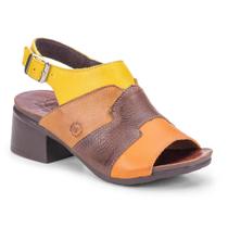 Sandalia Tríplice Charme: Couro Traseiro Citrino, Couro do Meio Conhaque e Café, Couro Frontal Cerâmica, Palmilha Café