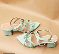 Sandália Verde Agua em salto em bloco com detalhes em ilhos dourado Sandália Verde Agua em salto em bloco com detalhes em ilhos dourado