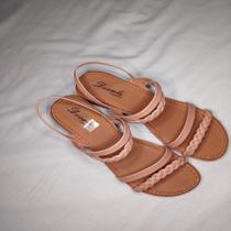 Sandalias de Tirinha em Couro Salto Curto. Sandalias de Tirinha em Couro Salto Curto.