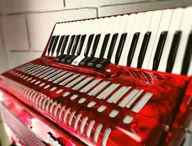 Sanfona/gaita/acordeon Todeskini 120 Baixos 7 Registros Cor vermelha