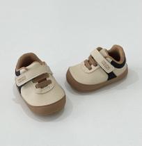 Sapatênis Infantil Klin Menino Casual Conforto Antiderrapante Bege com Preto tiras autocolantes Fácil de Calçar