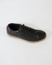 Sapatênis perlatto couro preto solado pinhão