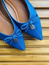Sapatilha azul bico fino com lasço