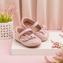 Sapatilha Bebê Menina Pinokio Verniz Com Flores, Pérolas E Borboletas - Festa E Batizado Sapatilha Bebê Menina Pinokio Verniz Com Flores, Pérolas E Borboletas - Festa E Batizado