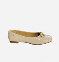 Sapatilha boneca bico quadrado verniz off white